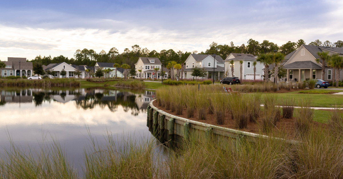 Founder's Park Wildlight image of homes with big yards near trail and lake.