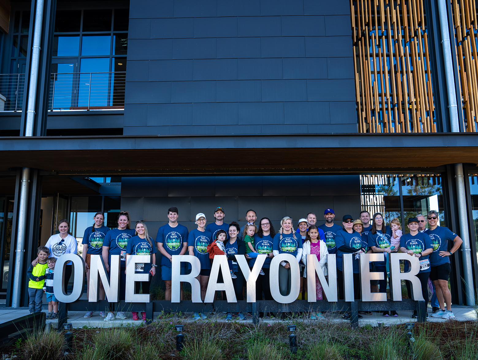 Group picture of Rayonier employees who participated in the Run Wild 5K.